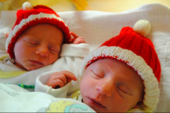 双胞胎出生时相隔几分钟，杏耀游戏收益如何但他们的生日、出生年份和年龄不同